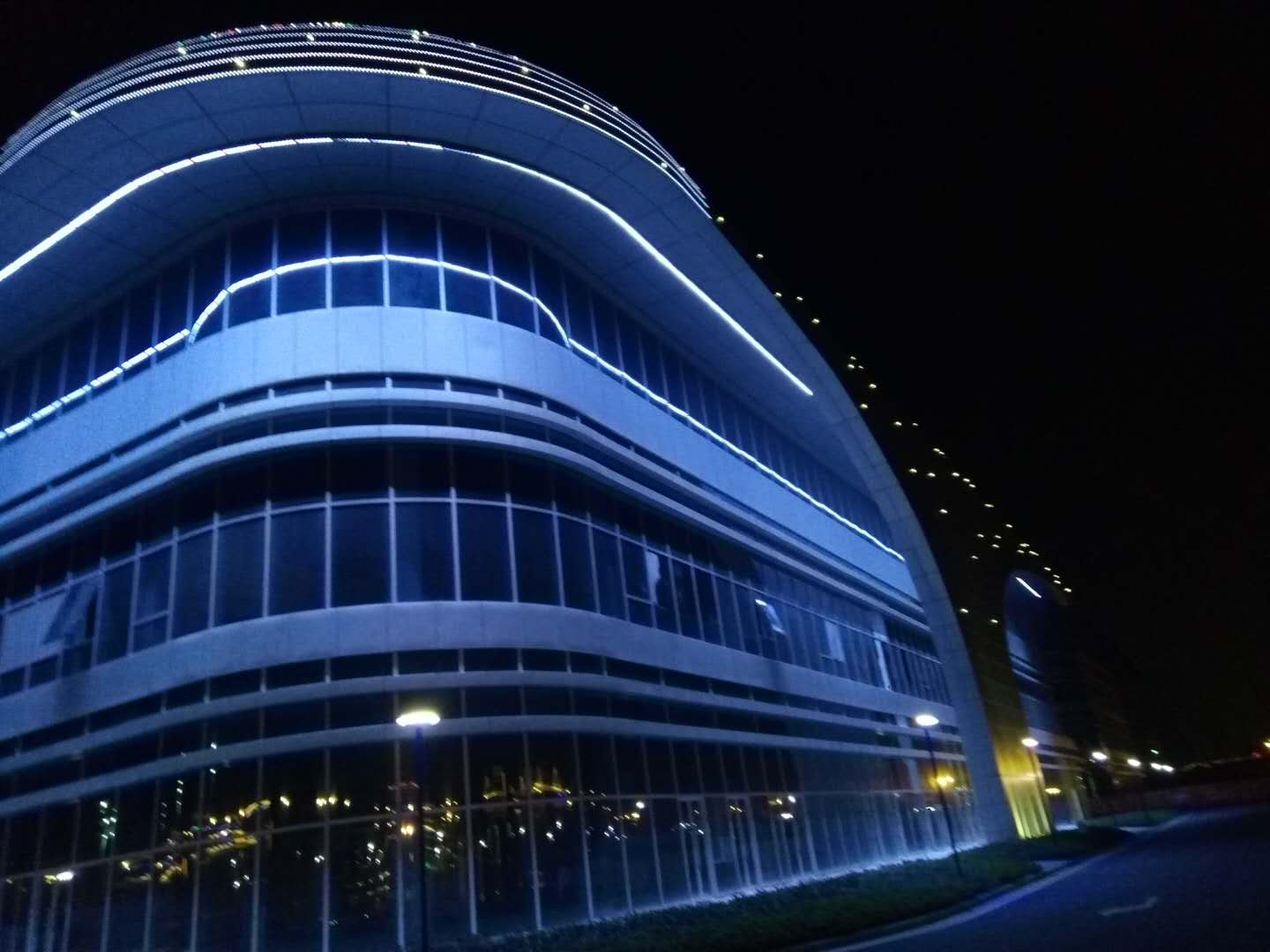 亳州中藥材電子物流綜合服務(wù)中心泛光照明工程2019神燈獎.